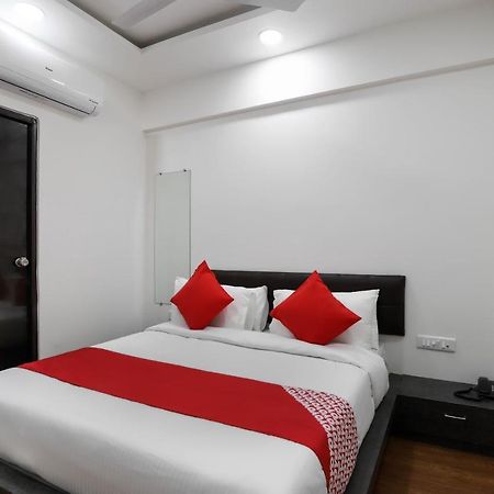 OYO 40139 Hotel Peradiot Ahmedabad Bagian luar foto